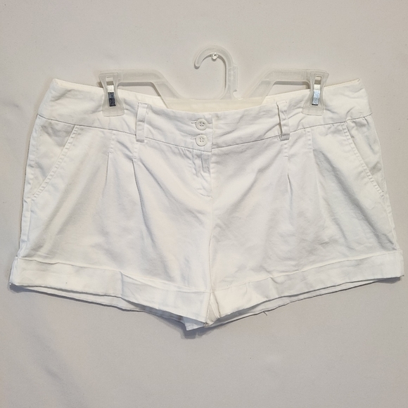 No Boundaries Pants - Cuffed Hem White Shorts